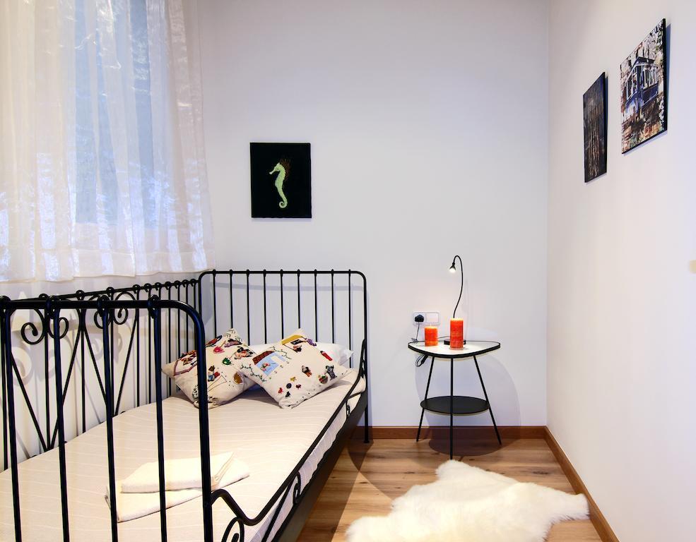 برشلونة Classbedroom Gaudi Apartments الغرفة الصورة