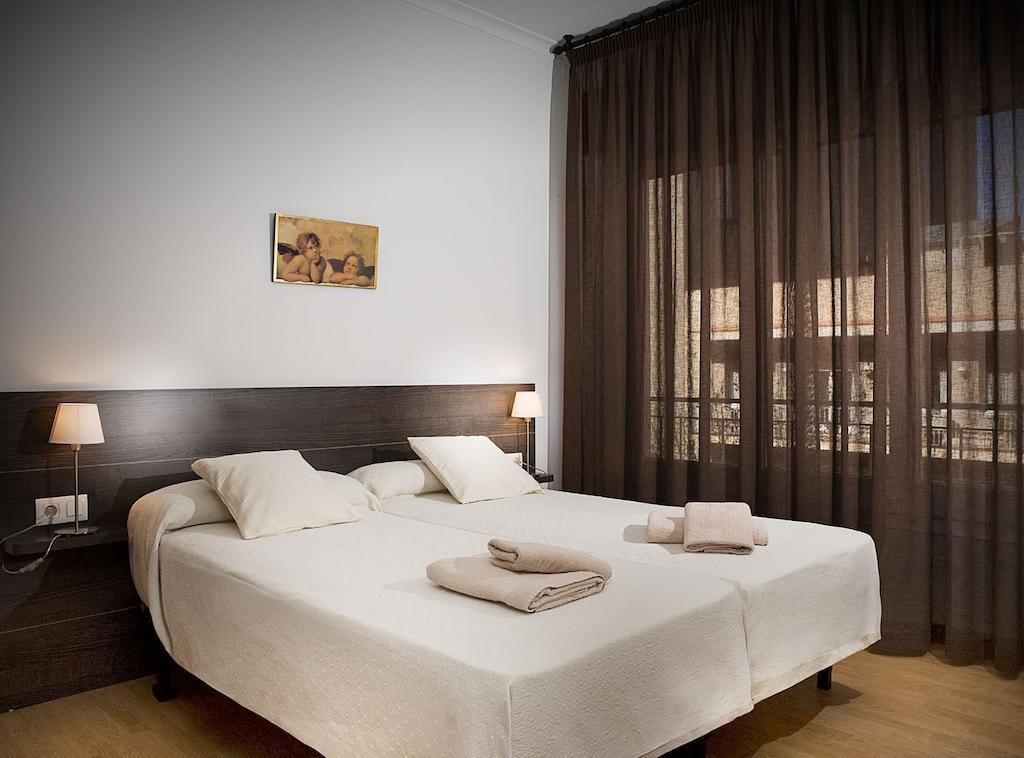 برشلونة Classbedroom Gaudi Apartments الغرفة الصورة